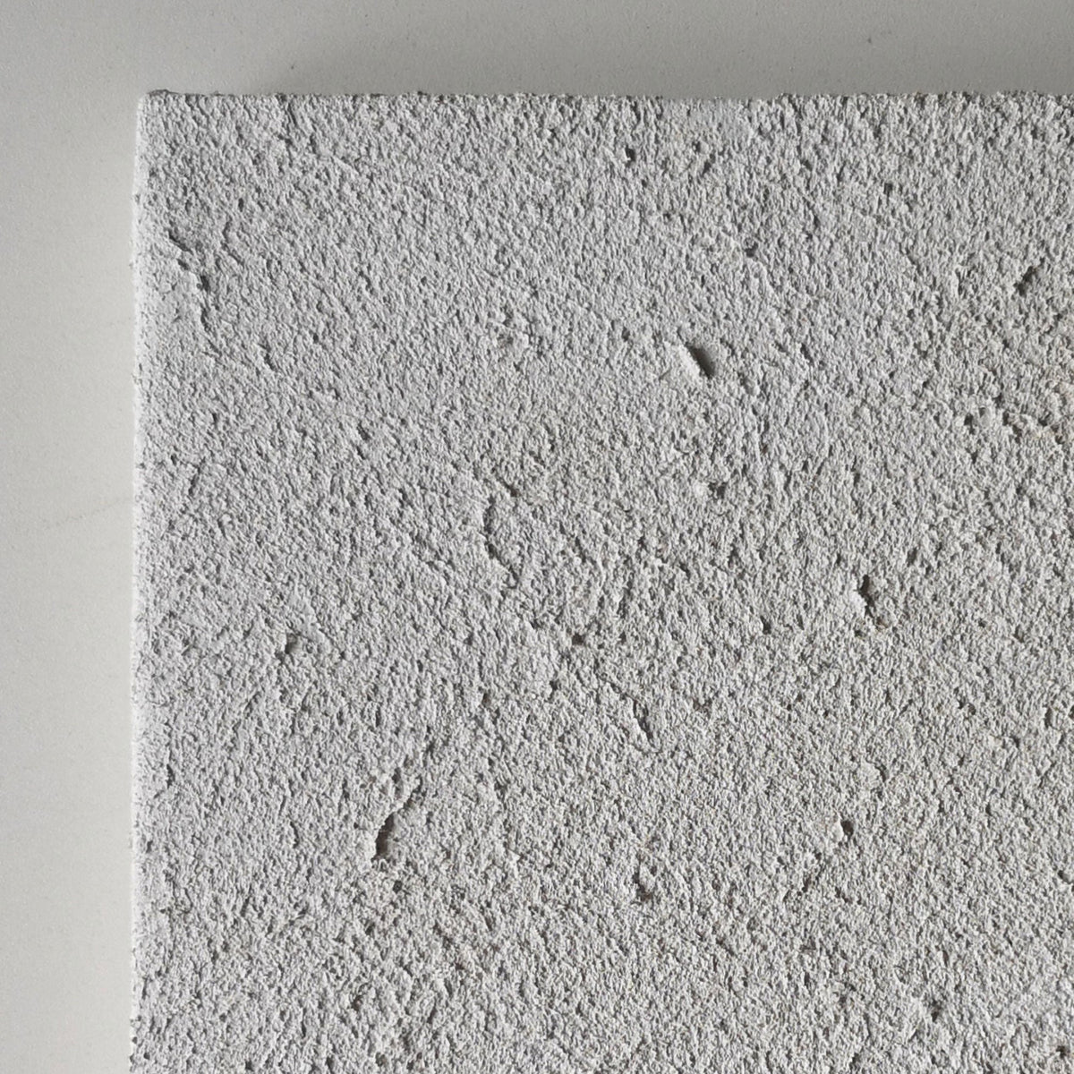 Off‑White‑Gold Horizontal Abstract Centered‑Stripe Coarse‑Textured Artwork